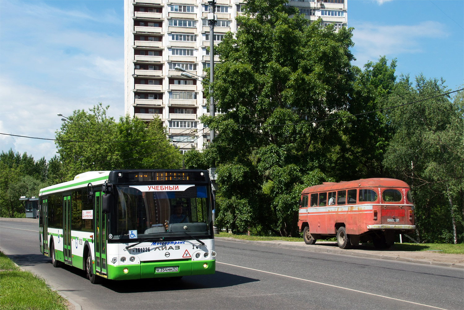 Moskwa, LiAZ-5292.22-01 Nr 161226; Kraj Krasnojarski, PAZ-3201C, 320101 Nr Р 319 НМ 124