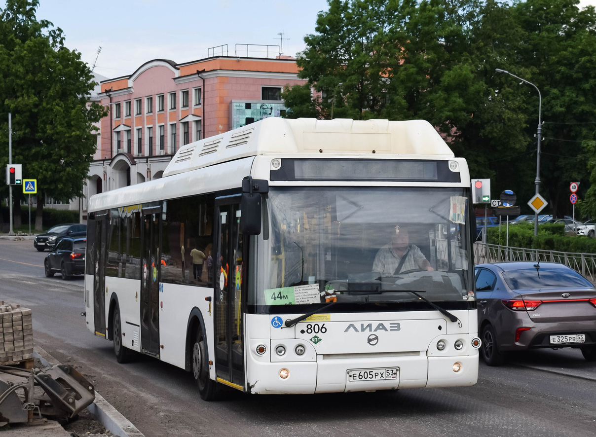 Наўгародская вобласць, ЛиАЗ-5292.67 (CNG) № 806