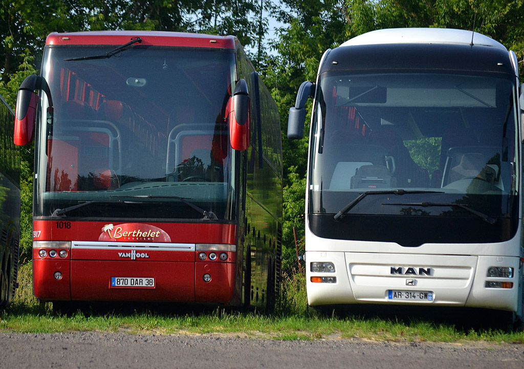 Волынская область, Van Hool T917 Astron № 870-DAR-38; Волынская область, MAN R08 Lion's Coach L RHC484 L № AR-314-GW