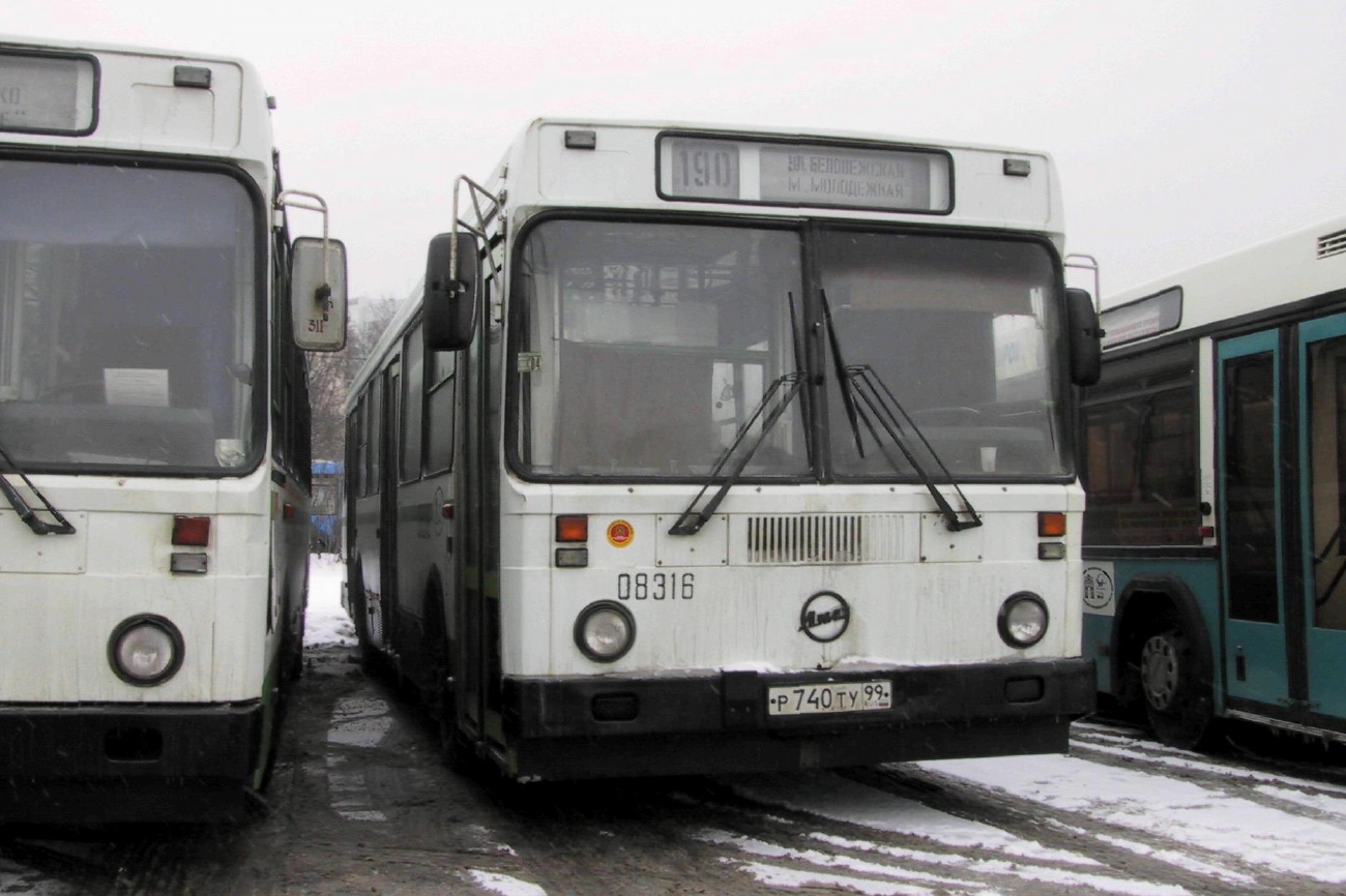 Moskau, LiAZ-5256.25 Nr. 08316