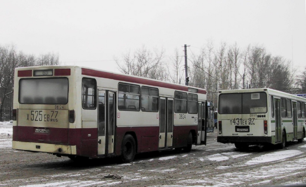 Москва, Mercedes-Benz O325 № 08124; Москва, ЛиАЗ-5256.25 № 08105