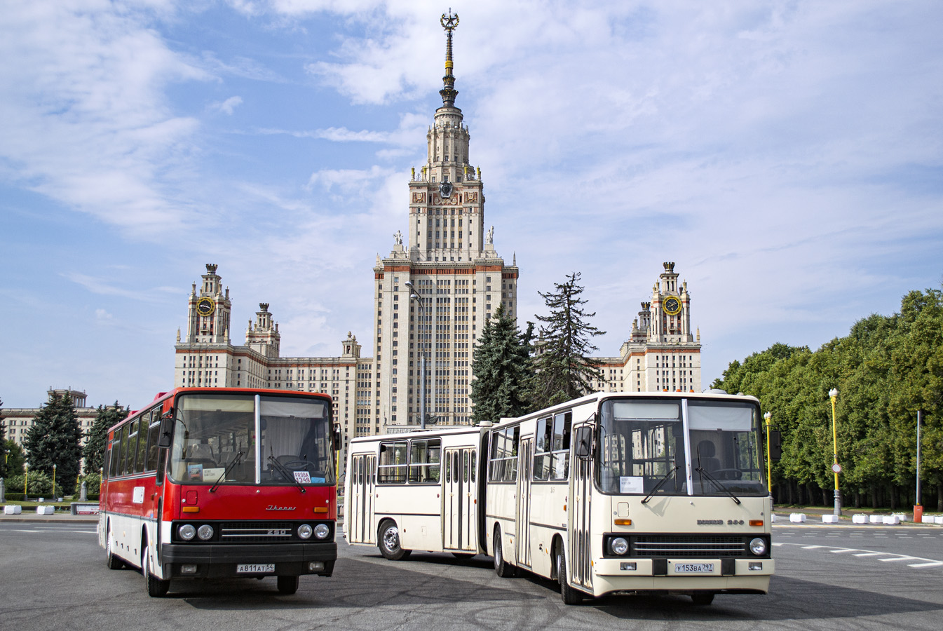 Москва, Ikarus 250.93 № А 811 АТ 54; Москва, Ikarus 280.33M № У 153 ВА 797