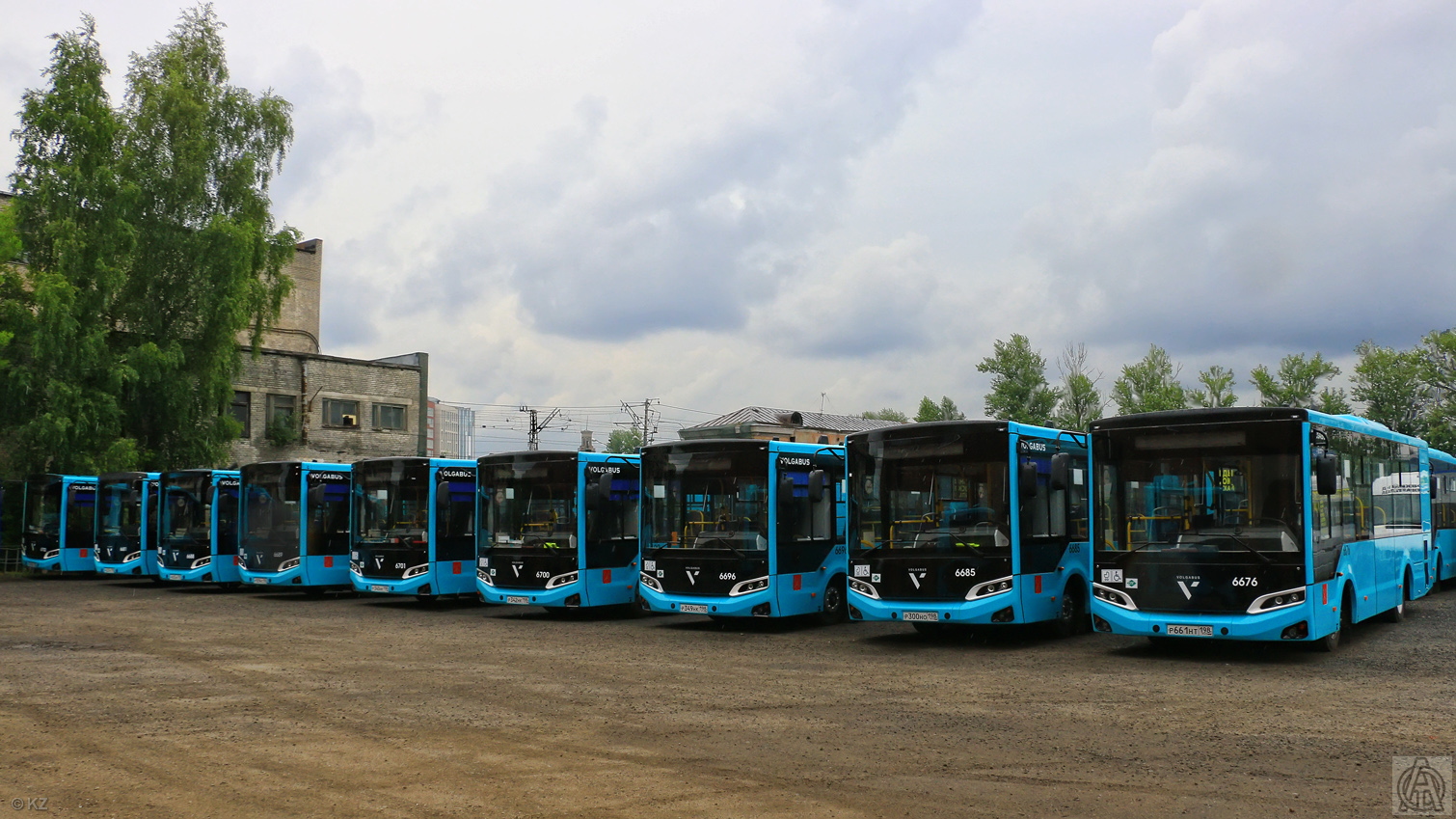 Sankt Petersburg, Volgabus-4298.G4 (LNG) Nr 6676; Sankt Petersburg — Bus parks; Sankt Petersburg — New buses