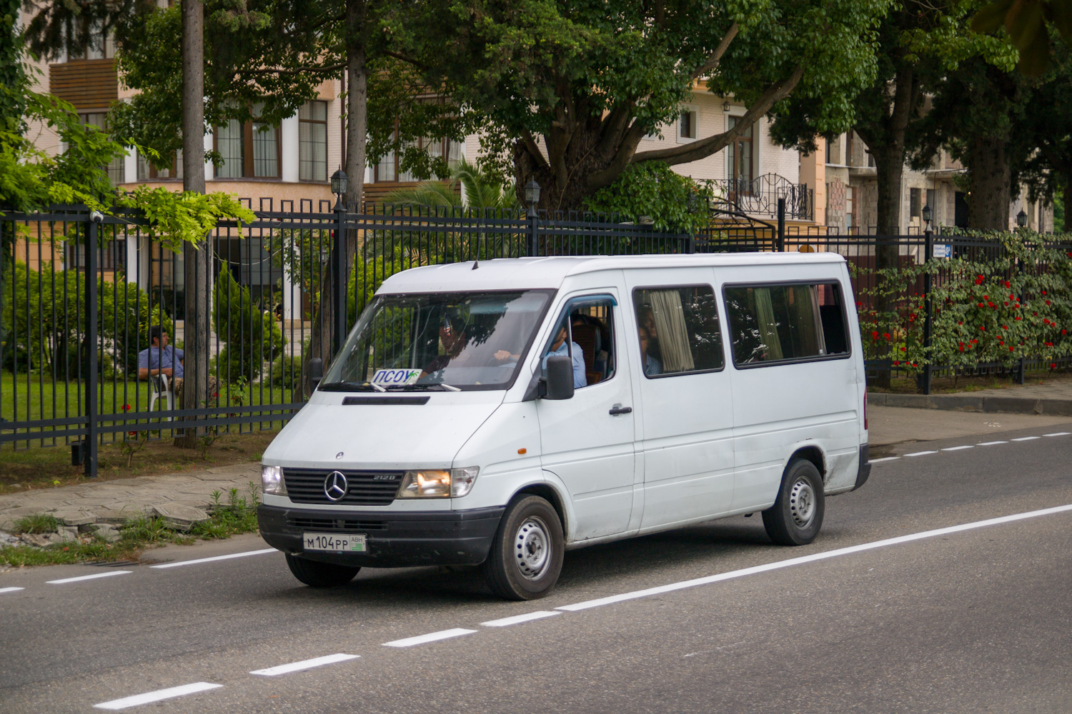Абхазия, Mercedes-Benz Sprinter W901/W902 212D № М 104 РР