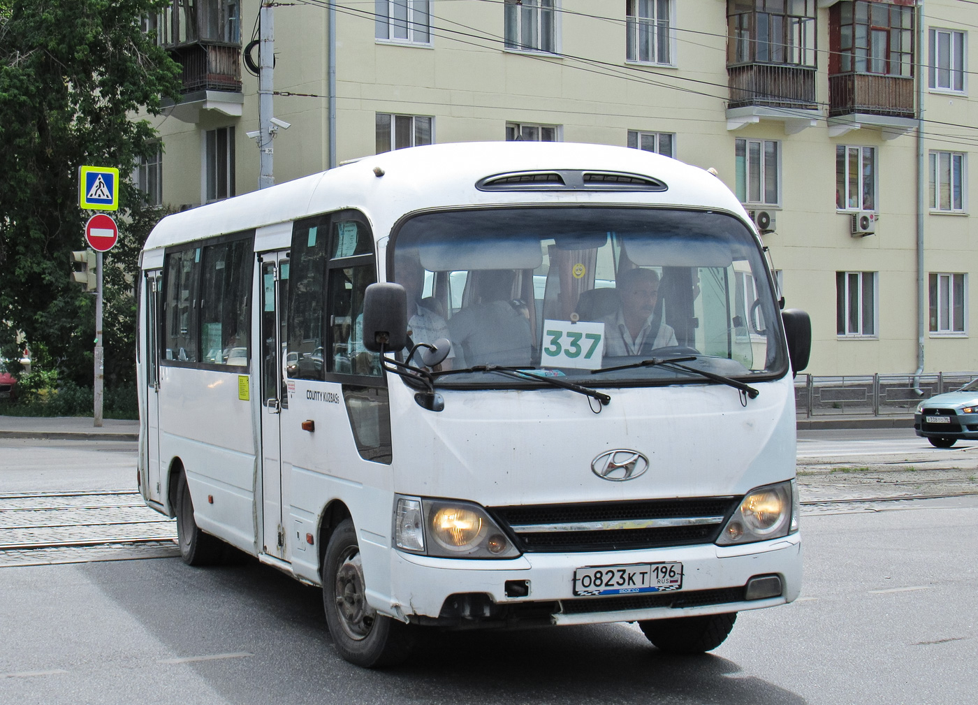 Свердловская область, Hyundai County Kuzbass № О 823 КТ 196