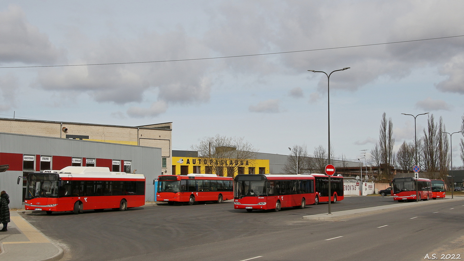 Литва, Solaris Urbino III 12 CNG № 780; Литва, Solaris Urbino II 12 № 613; Литва — Конечные пункты, автобусные вокзалы