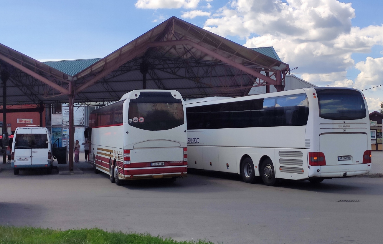 Ровненская область, Mercedes-Benz Sprinter W901–905 (T1N) № BK 3063 AE; Польша, Neoplan PA2 N1116/3HC Cityliner HC № LU 761JP; Киев, MAN R08 Lion's Coach L RHC444 L № 776 Ровненская область, Mercedes-Benz Sprinter W901–905 (T1N) № BK 3063 AE; Польша, Neoplan PA2 N1116/3HC Cityliner HC № LU 761JP; Киев, MAN R08 Lion's Coach L RHC444 L № 776