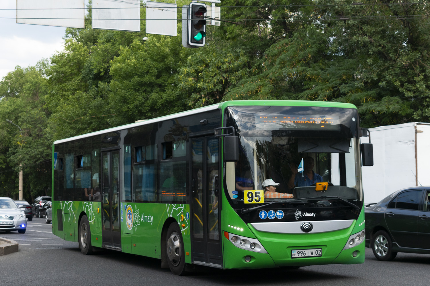 Алматы, Yutong ZK6118HGA (СарыаркаАвтоПром) № 996 LW 02