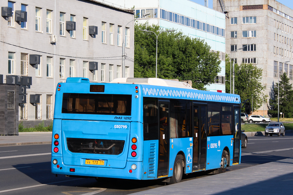 Moskau, LiAZ-4292.60 (1-2-1) Nr. 030795