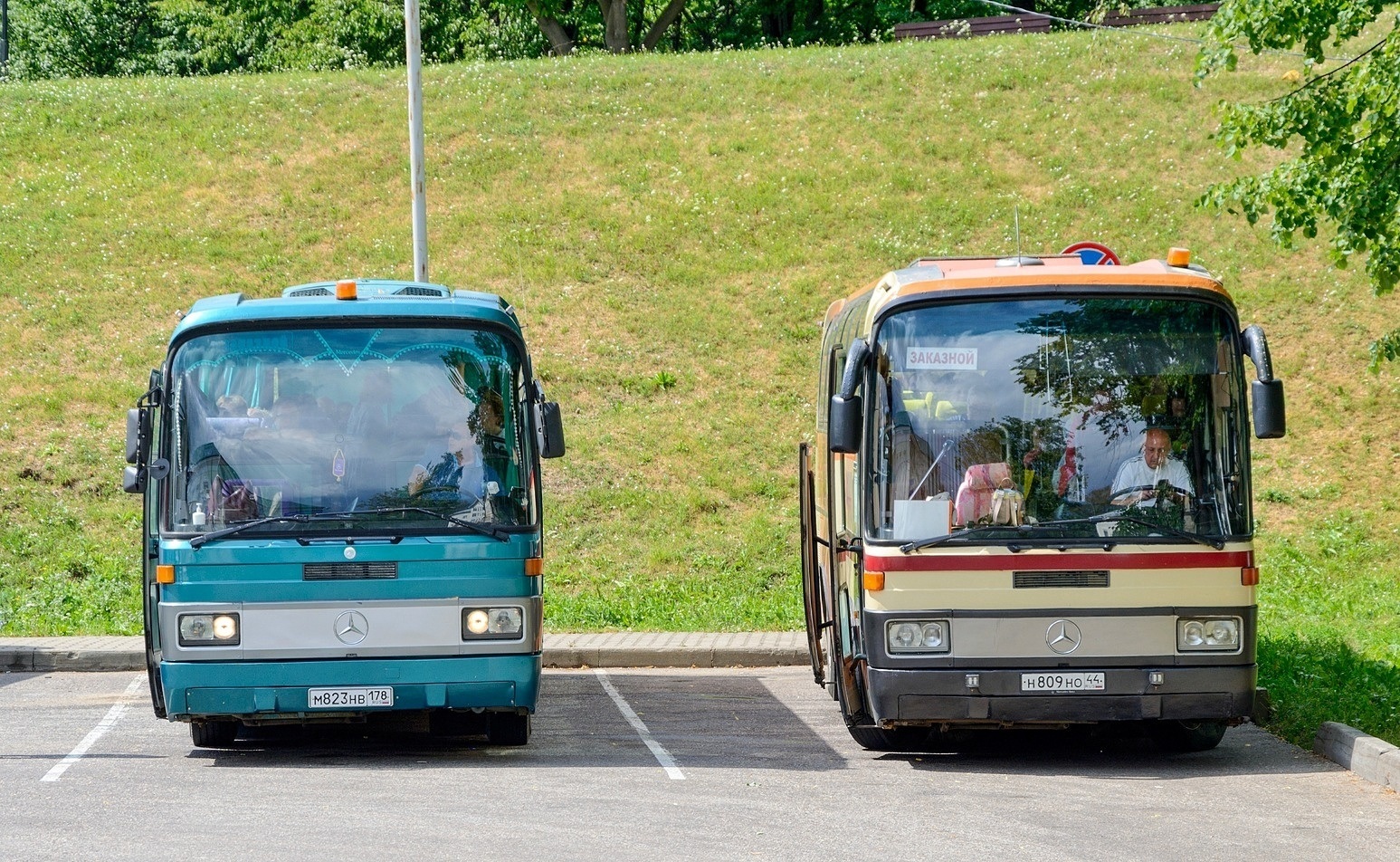 Kostroma region, Mercedes-Benz O303-15RHS Lider Nr. М 823 НВ 178; Kostroma region, Mercedes-Benz O303-15RHD Nr. Н 809 НО 44