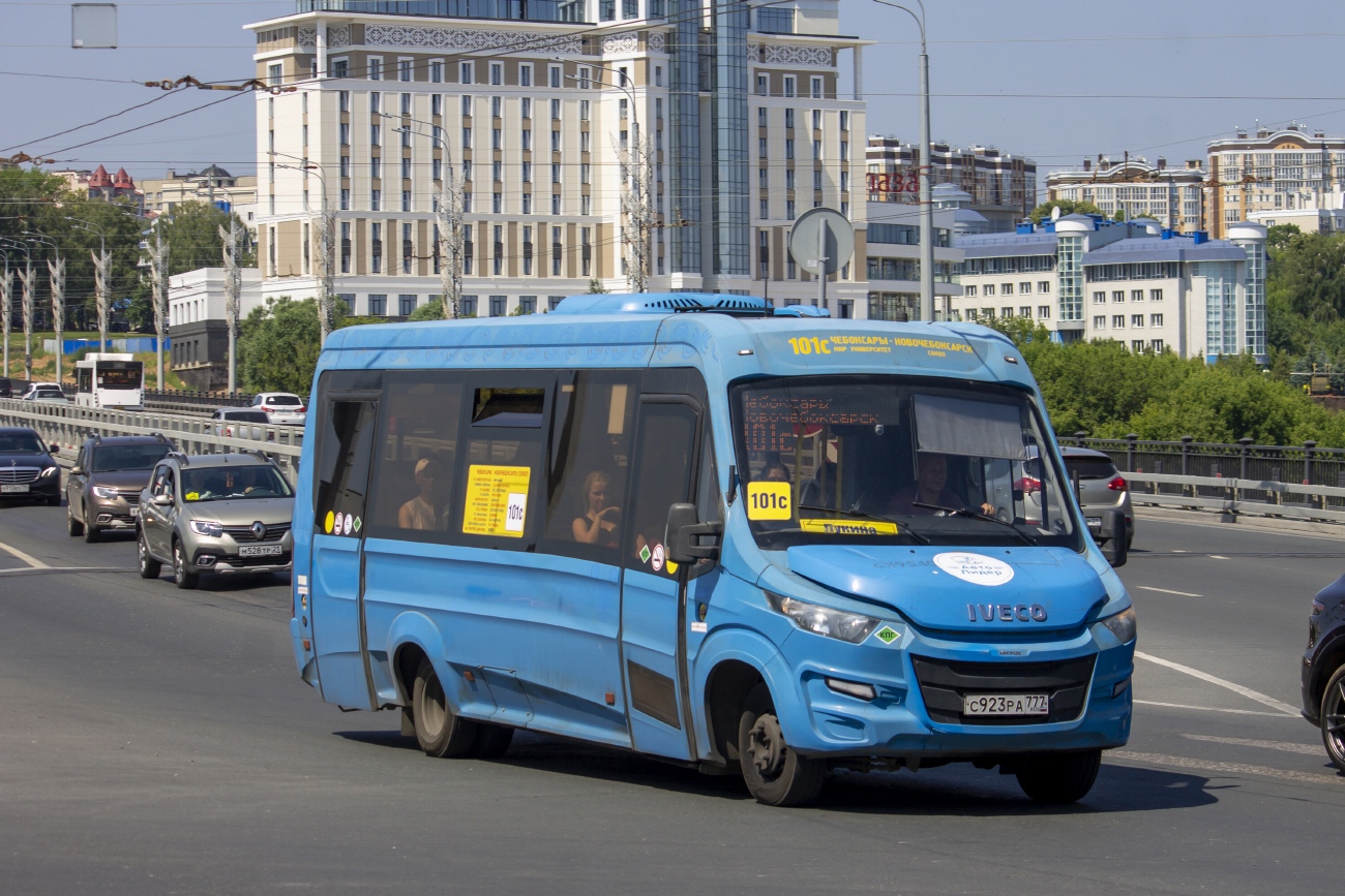 Чувашия, Нижегородец-VSN700 (IVECO) № С 923 РА 777