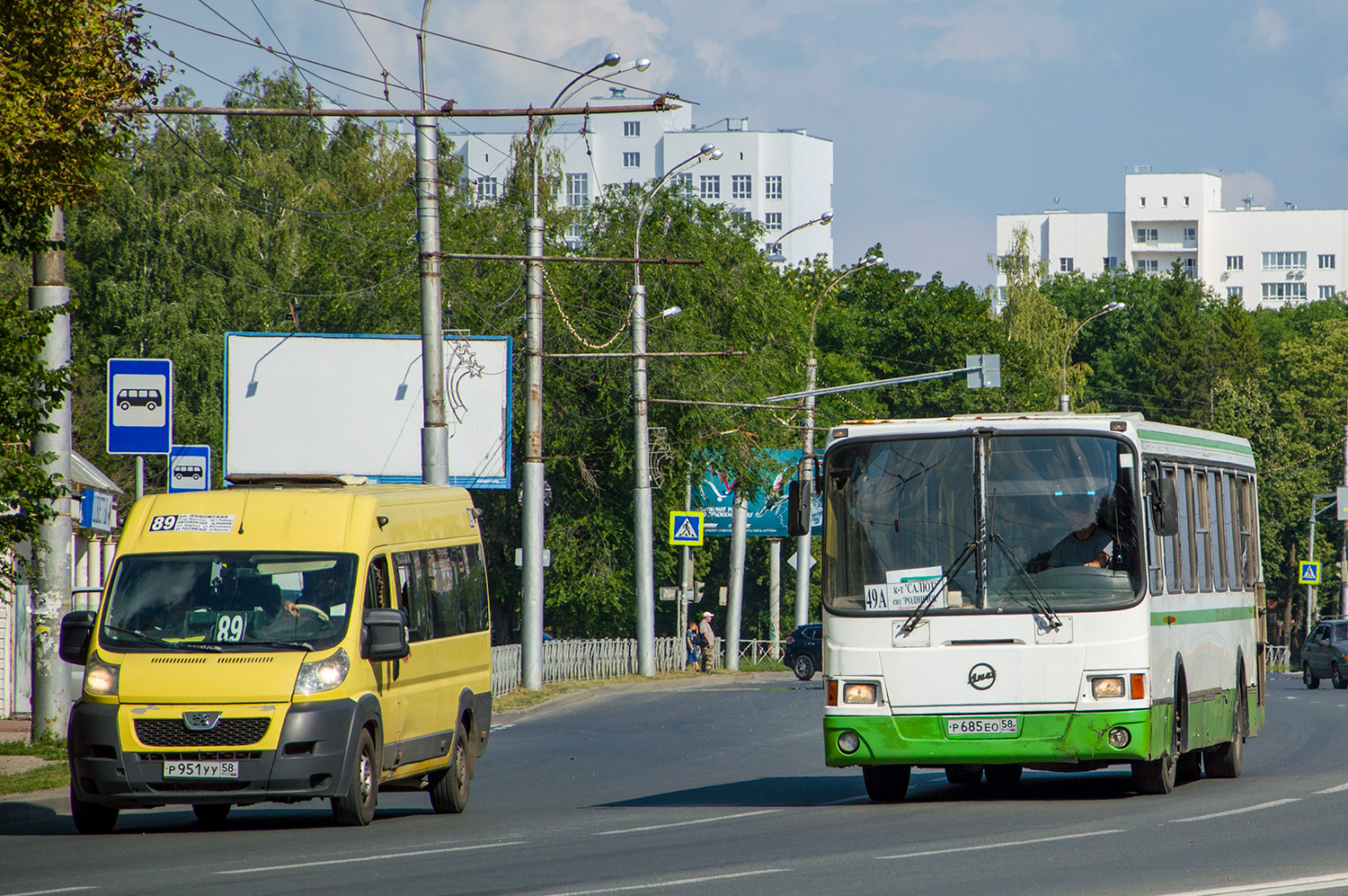 Obwód penzeński, Nizhegorodets-2227SK (Peugeot Boxer) Nr Р 951 УУ 58; Obwód penzeński, LiAZ-5256.45 Nr Р 685 ЕО 58