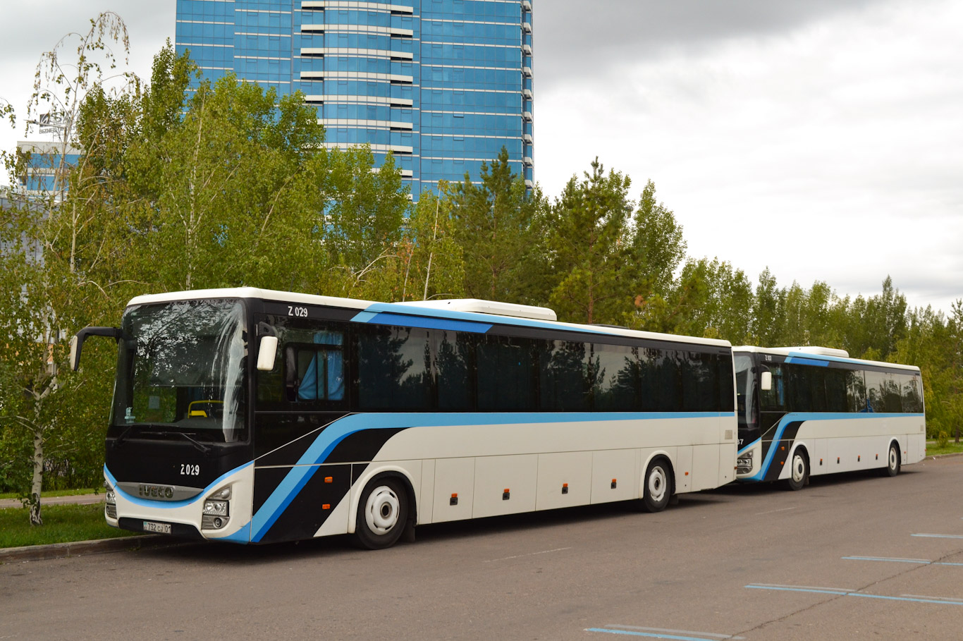 Astana, IVECO Crossway LINE 13M (SaryarkaAvtoProm) Nr. Z029; Astana, IVECO Crossway LINE 13M (SaryarkaAvtoProm) Nr. Z037