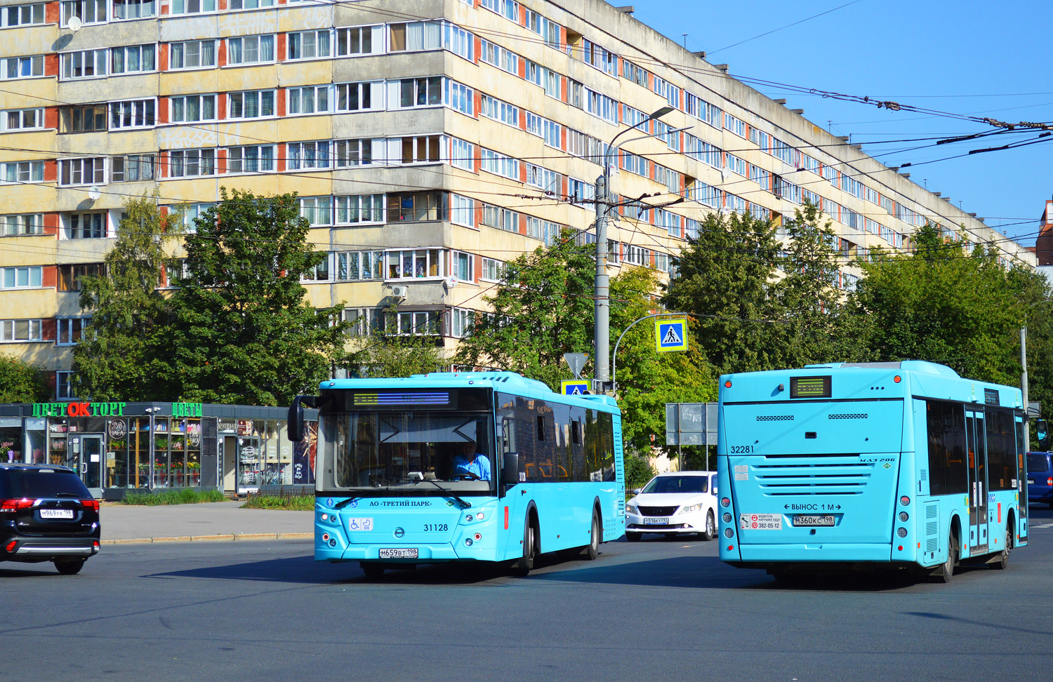 Санкт-Петербург, ЛиАЗ-5292.67 (LNG) № 31128; Санкт-Петербург, МАЗ-206.945 № 32281