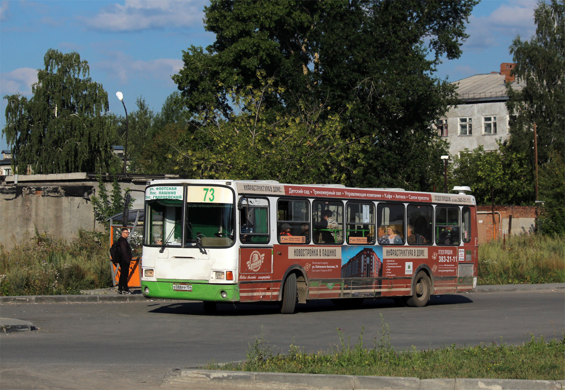 Новосибирская область, ЛиАЗ-5256.35 № Е 088 РР 154