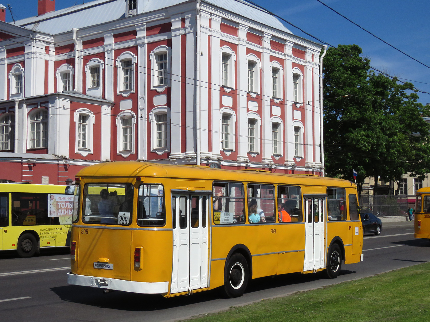 Sankt Peterburgas, LiAZ-677M Nr. 8081; Sankt Peterburgas — IV St.Petersburg Retro Transport Parade, May 26, 2018