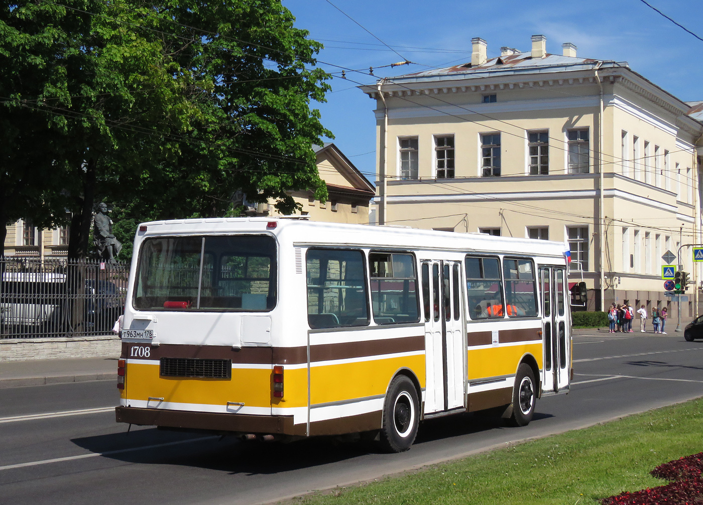 Санкт-Петербург, ЛАЗ-42021 № 1708; Санкт-Петербург — IV Петербургский парад ретро-транспорта 26 мая 2018 г.