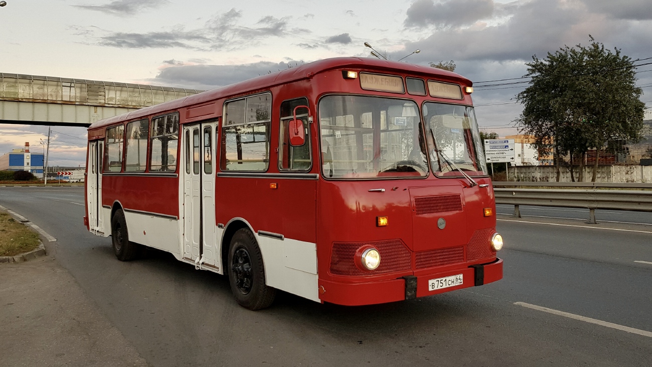 Moskva, LiAZ-677M č. В 751 СН 64