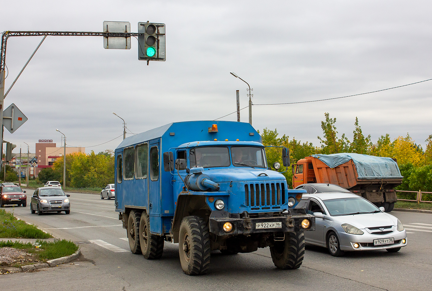 Свердловская область, Урал-3255* № Р 922 КР 96