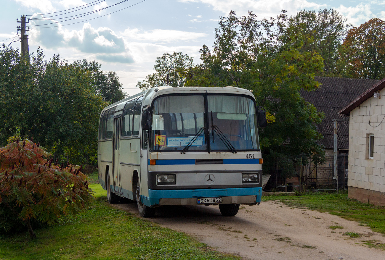 Литва, Mercedes-Benz O303-11ÜHE № 451