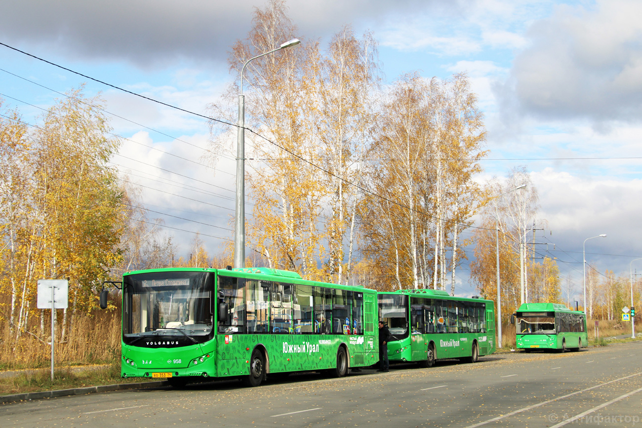 Chelyabinsk region, Volgabus-5270.G2 (LNG) Nr. 958; Chelyabinsk region, Volgabus-5270.G2 (LNG) Nr. 987; Chelyabinsk region, LiAZ-5292.67 (CNG) Nr. 819