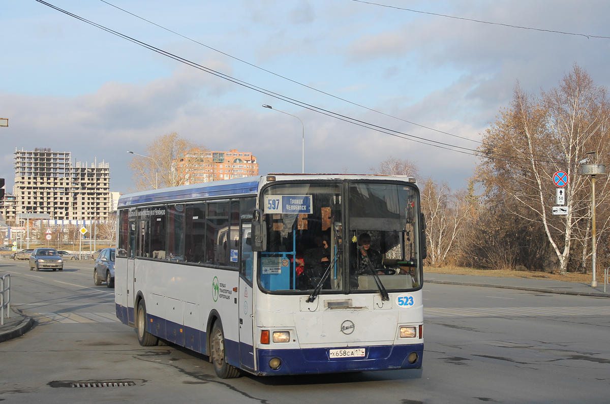 Челябинская область, ЛиАЗ-5256.33-01 (ГолАЗ) № 523