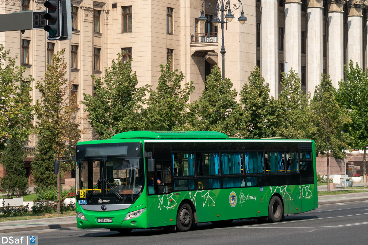 Алматы, Yutong ZK6118HGA № 1820