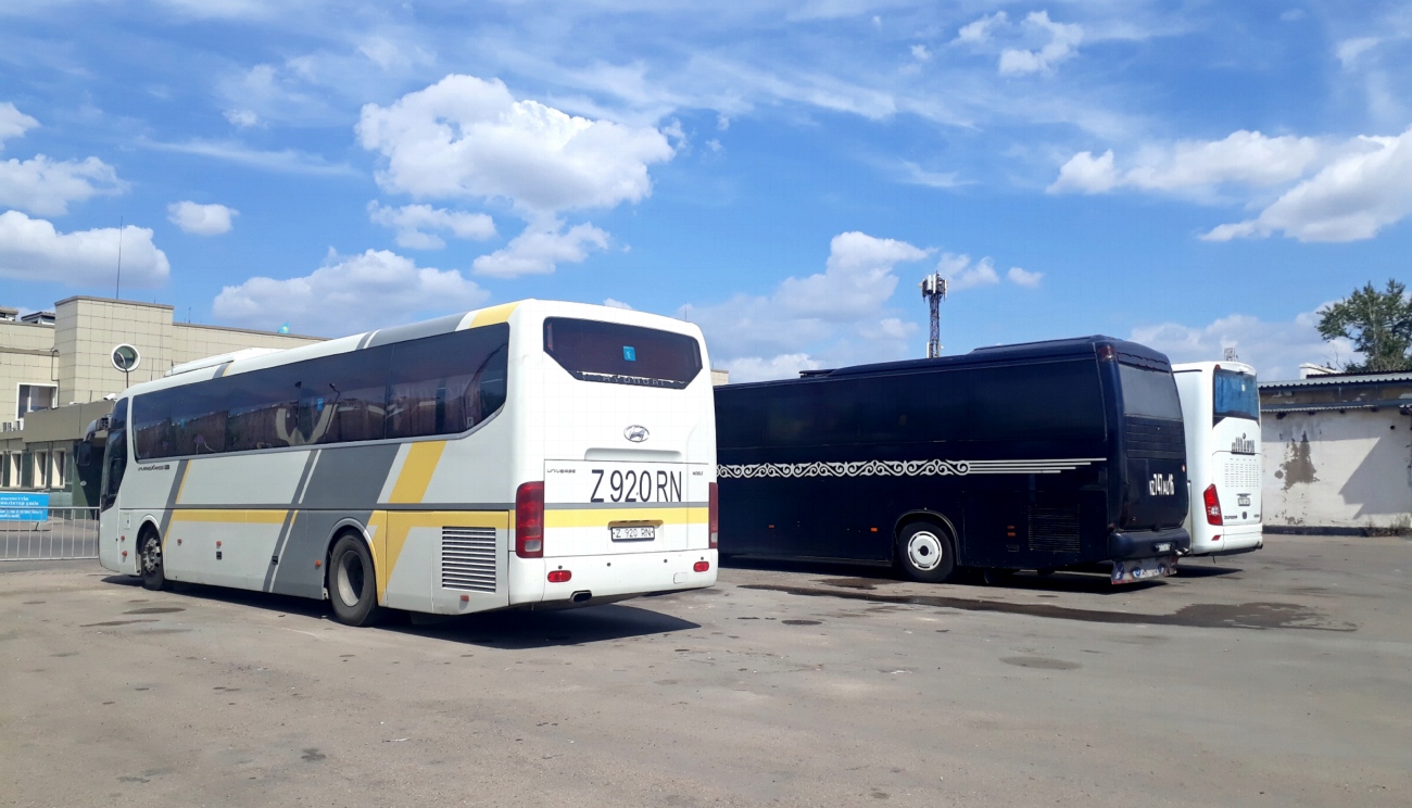 Астана, Hyundai Universe Xpress Noble № Z 920 RN; Алмацінская вобласць, Yutong ZK6122H9 № 150 AW 05