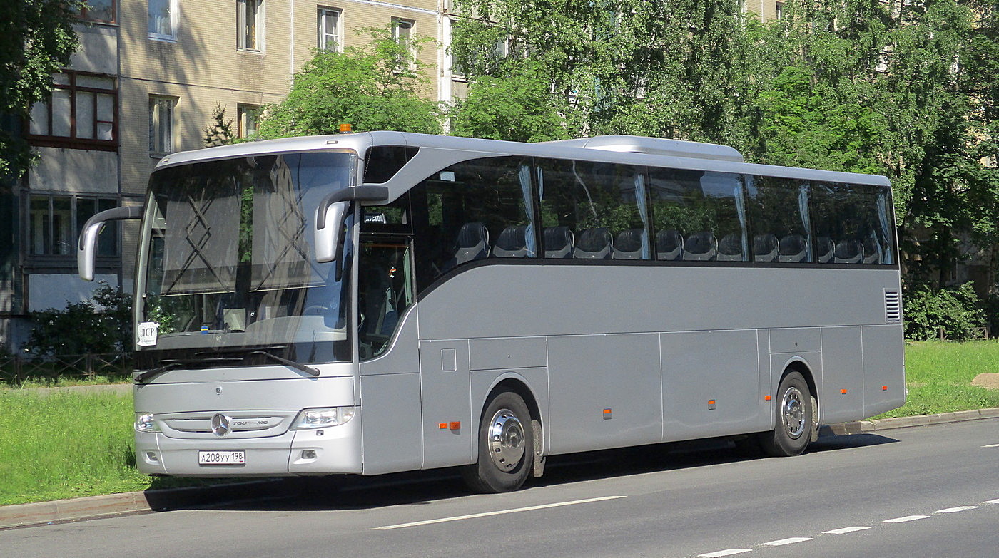 Sankt Petersburg, Mercedes-Benz Tourismo II 15RHD Nr А 208 УУ 198