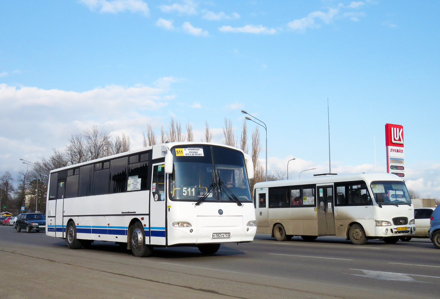 Краснодарский край, КАвЗ-4238-02 № О 182 УК 123; Краснодарский край, Hyundai County LWB C09 (ТагАЗ) № АА 173 23