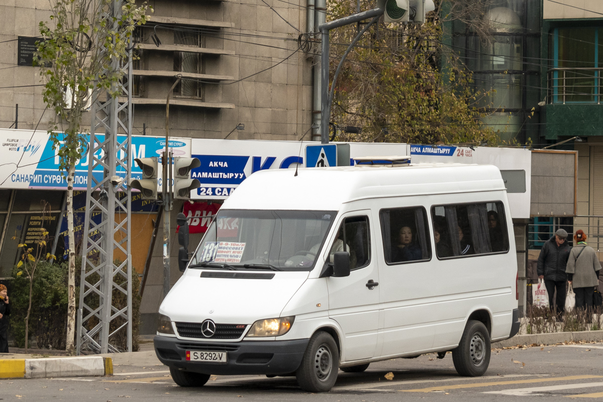 Кыргызстан, Mercedes-Benz Sprinter W901/W902 213CDI № S 8292 V