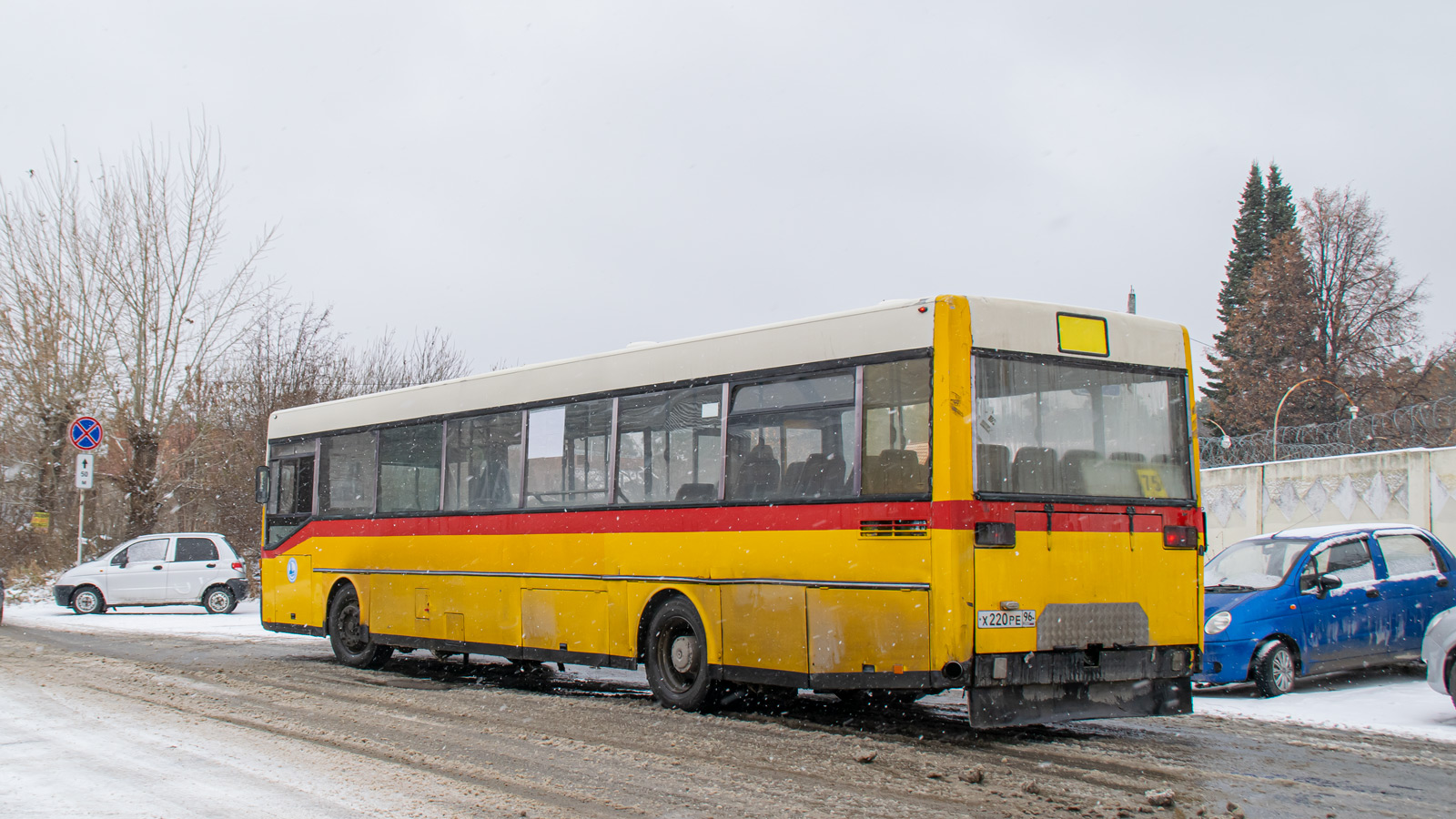 Sverdlovsk region, Mercedes-Benz O405 # Х 220 РЕ 96