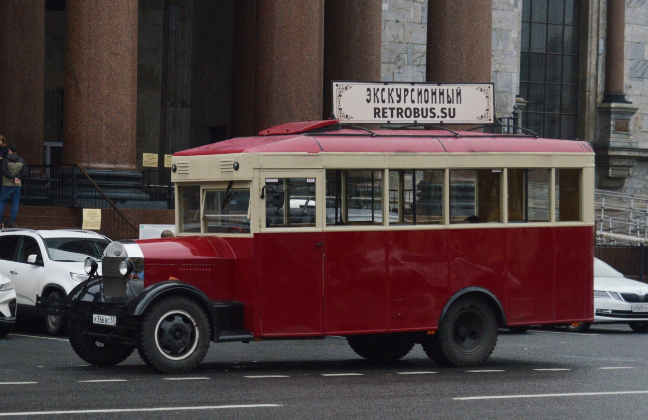 Szentpétervár, ZiS-8 (replica) sz.: К 366 ВС 53