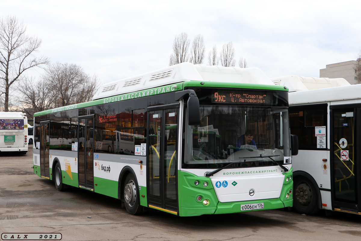 Воронежская область, ЛиАЗ-5292.67 (CNG) № Е 006 ЕН 136