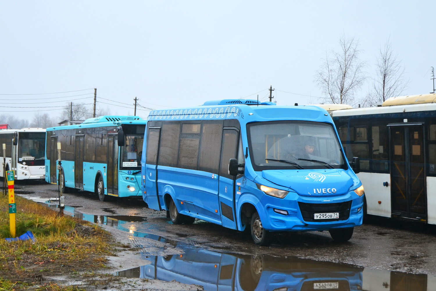 Санкт-Петербург, ЛиАЗ-5292.30 № 2658; Санкт-Петербург, ЛиАЗ-5292.65 № 2172; Тульская область, Нижегородец-VSN700 (IVECO) № У 295 ОВ 71