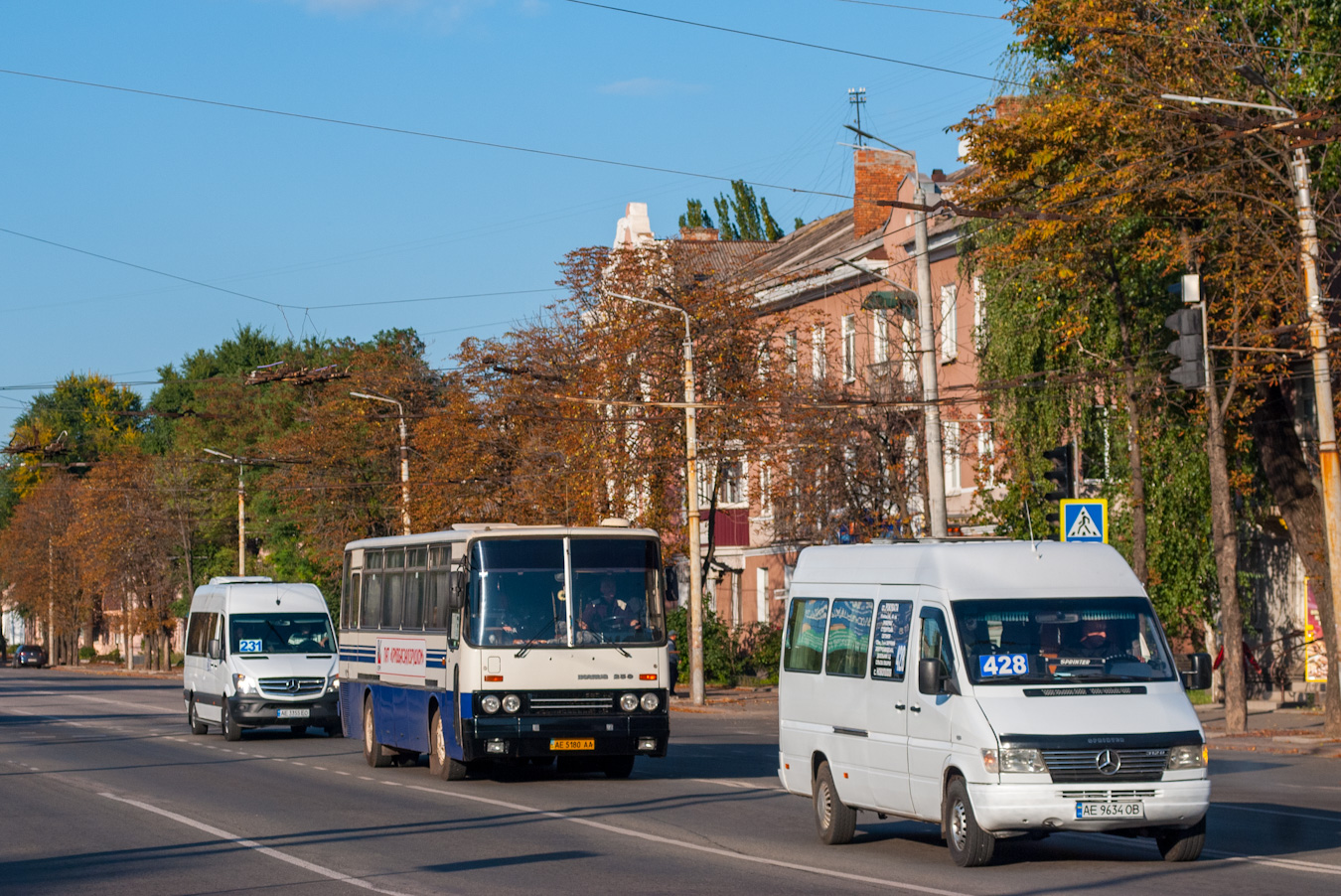 Днепропетровская область, Ikarus 256.74 № AE 5180 AA; Днепропетровская область, Mercedes-Benz Sprinter W903 310D № 62718