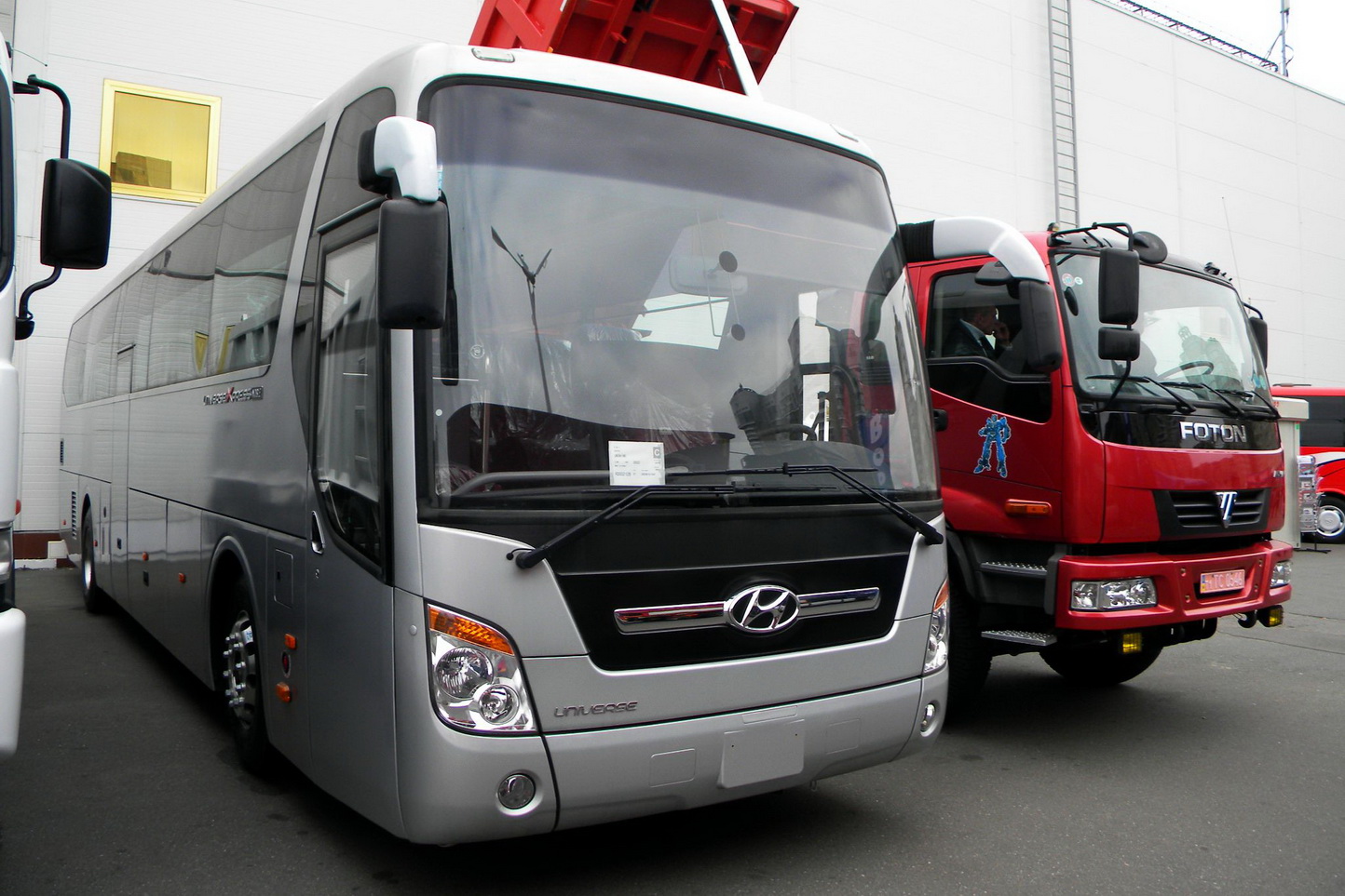 Kyiv, Hyundai Universe Xpress Noble # н.д. 2128; Kyiv — Trucks International Review 2010