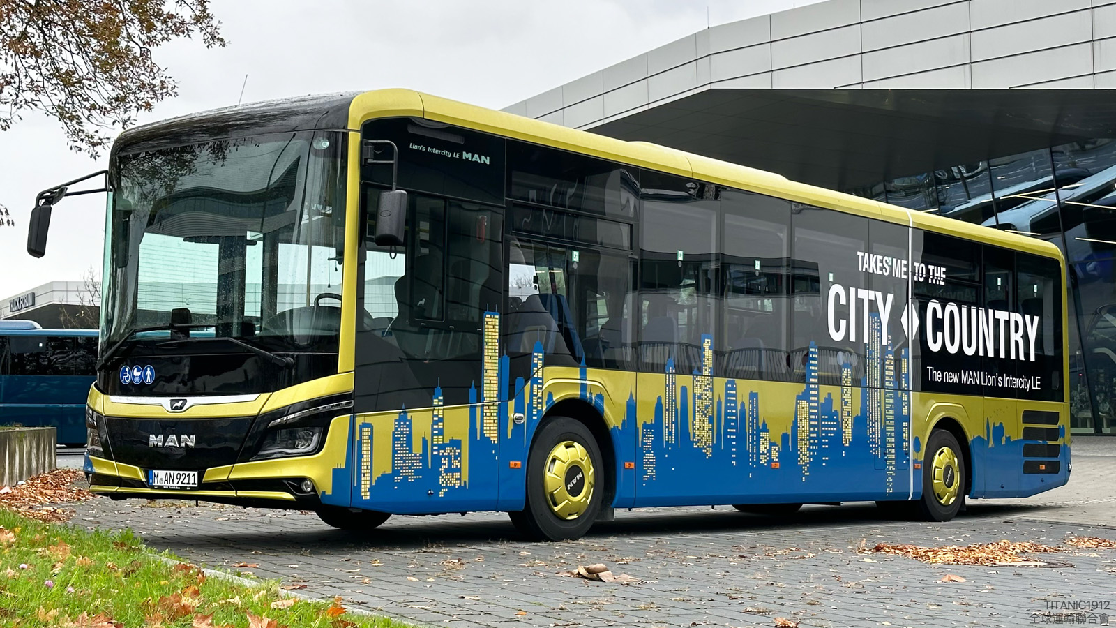 Бавария, MAN 42C Lion's Intercity LE 12 LEÜ330 № M-AN 9211