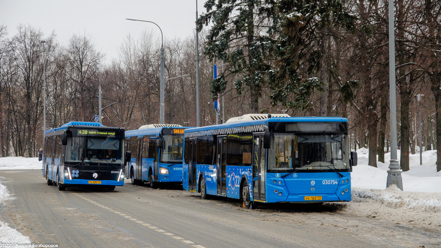 Москва, ЛиАЗ-5292.65 № 1322031; Москва, ЛиАЗ-5292.22 (2-2-2) № 030754