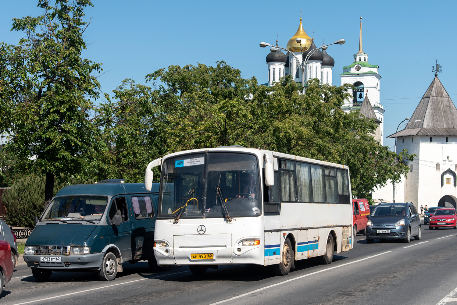 Псковская область, КАвЗ-4235-32 № 147