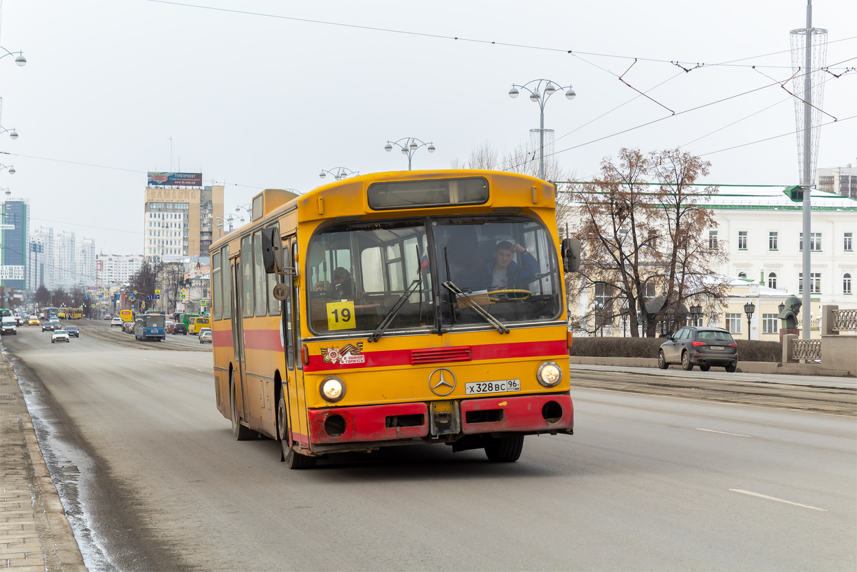 Свердловская область, Mercedes-Benz O305 № Х 328 ВС 96