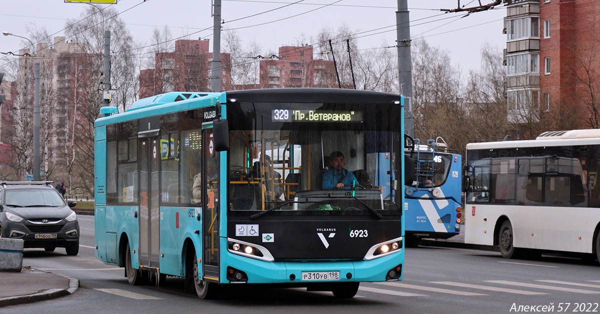 Szentpétervár, Volgabus-4298.G4 (LNG) sz.: 6923