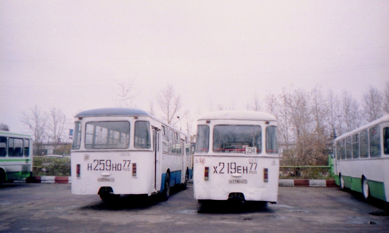 Moskau, LiAZ-677M Nr. 13629; Moskau, LiAZ-677M Nr. 13631