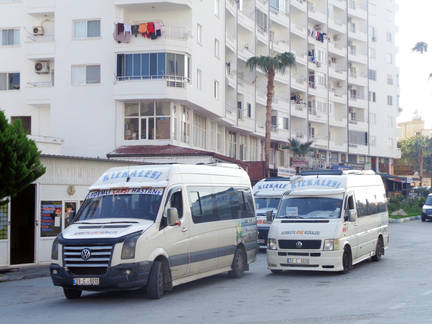 Турция, Volkswagen Crafter № 33 C 6011; Турция, Volkswagen LT35 № 24