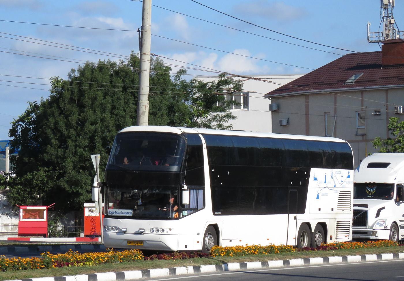 Псковская область, Neoplan PB2 N1122/3L Skyliner L № АЕ 354 60