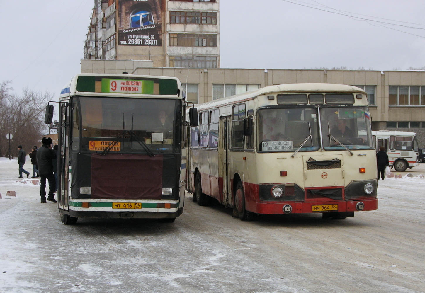 Novosibirsk region, Renault SC10R.444D č. МТ 416 54; Novosibirsk region, LiAZ-677M č. ММ 964 54 Novosibirsk region, Renault SC10R.444D č. МТ 416 54; Novosibirsk region, LiAZ-677M č. ММ 964 54