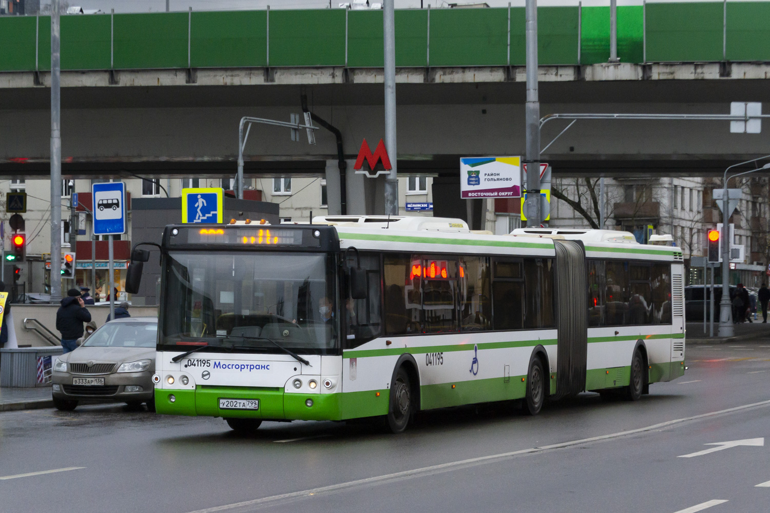 Moskva, LiAZ-6213.22 č. 041195