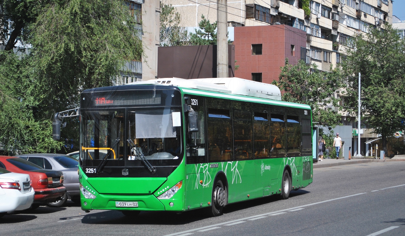 Almaty, Zhong Tong LCK6125HGAN # 3251