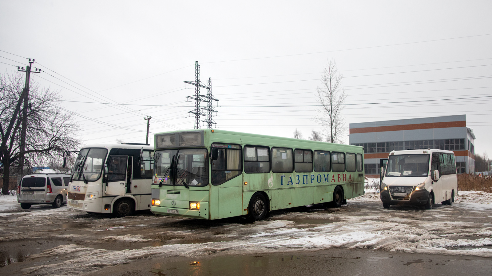 Ярославская область, ГолАЗ-АКА-52251 № К 030 ЕР 76; Ярославская область, ГАЗ-A64R42 Next № Р 779 НС 750