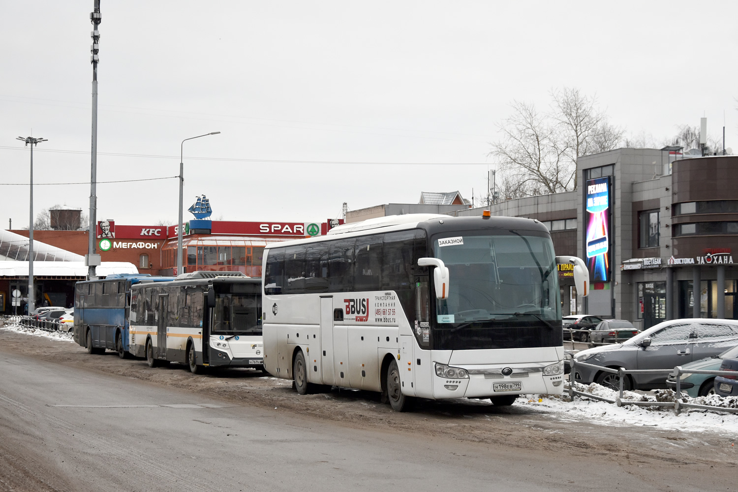 Москва, Yutong ZK6122H9 № Н 198 ЕВ 799; Московская область, МАРЗ-5277-01 № О 134 УО 750